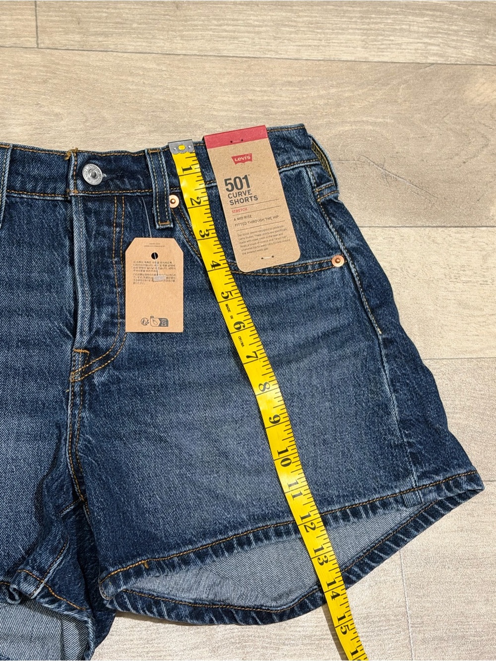 Levi's Women's 501 Curve Shorts Size 28 - Picture 6 of 12
